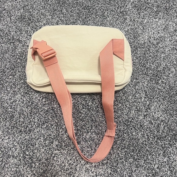 Thirty-One Fanny Pack - Picture 2 of 6